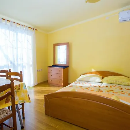Apartment 6761b